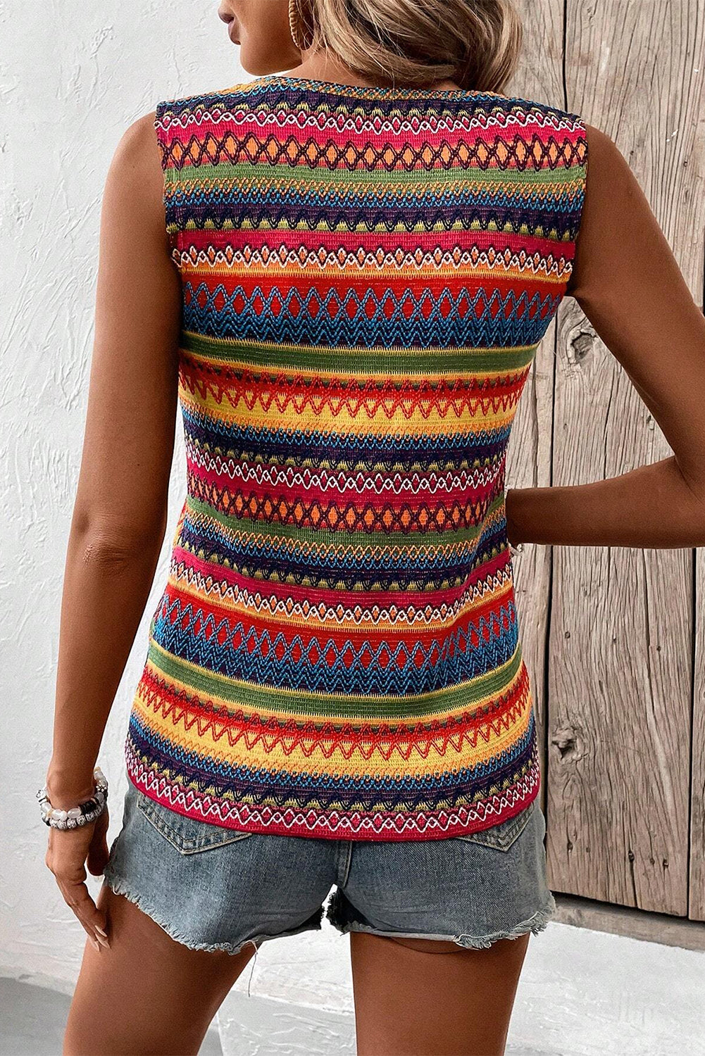Wavy Round Neck Sleeveless Top